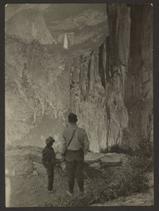 Wodospad Nevada ze szlaku Ledge, Yosemite autorstwa Louis Fleckenstein