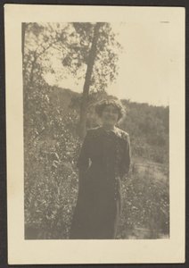 [Portret Florence na zewnątrz]. autorstwa Louis Fleckenstein