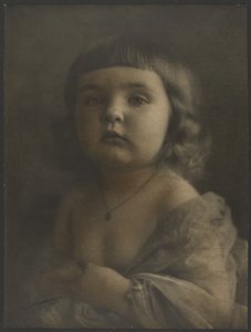 [Portret dziecka w gazie] autorstwa Louis Fleckenstein