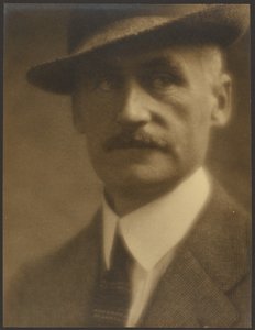 [Portret mężczyzny w słomkowym kapeluszu]. autorstwa Louis Fleckenstein