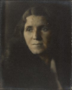 [Portret kobiety w cieniu] autorstwa Louis Fleckenstein