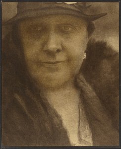 [Portret kobiety z diamentowym kolczykiem]. autorstwa Louis Fleckenstein
