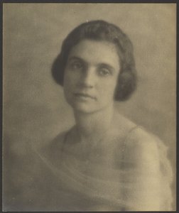 [Portret kobiety z tiulowym szalem] autorstwa Louis Fleckenstein