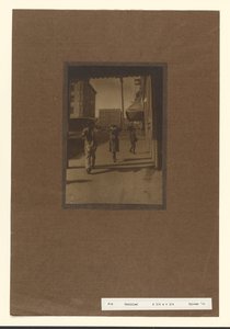 [Scena uliczna] autorstwa Louis Fleckenstein