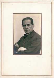 Waltera Gropiusa (1883-1969). Wczesne lata 20. autorstwa Louis Held