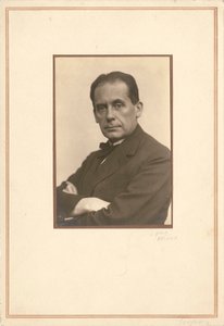 Walter Gropius 1883-1969, początek lat 20. XX wieku. autorstwa Louis Held