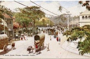 Scena uliczna, Pettah, Kolombo, Cejlon, ok. 1900-20 (fotografia ręcznie kolorowana)