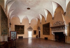 Salon Pałacu Książęcego zrealizowany za panowania księcia Federico da Montefeltro (Frederic de Montefeltre, książę Urbino (Urbino) zaprojektowany przez architekta Luciano Laurana (1420-1479) i ukończony przez Francesco di Giorgio Martini. XV w. Urbino, Wło