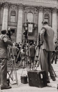 Fotografowie na Placu Świętego Piotra w Rzymie