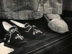 Pantofle przygotowane dla papieża na wystawie szat liturgicznych