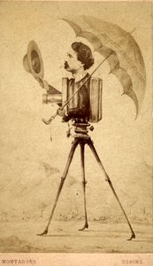 Karykatura fotografa z aparatem autorstwa Luigi Montabone