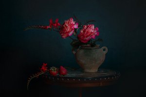 Ciemna martwa natura kwiatowa autorstwa Lydia Jacobs