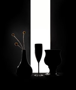 Ciemne, eleganckie sylwetki autorstwa Margareth Perfoncio
