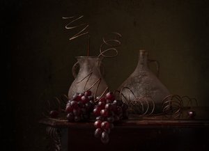 Martwa natura z ciemnymi winogronami autorstwa Margareth Perfoncio