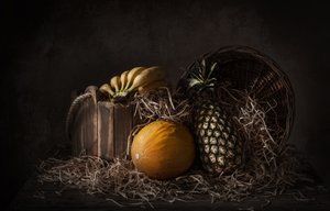 Mroczna tropikalna martwa natura autorstwa Margareth Perfoncio
