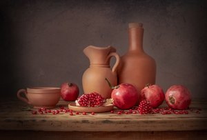 Martwa natura z ziemistymi granatami autorstwa Margareth Perfoncio