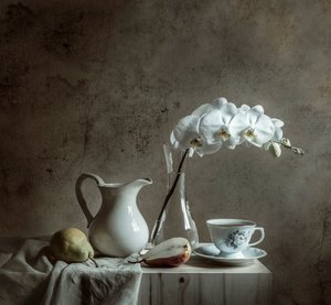 Elegancka kompozycja z orchideami autorstwa Margareth Perfoncio