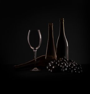 Elegancka martwa natura z winem
