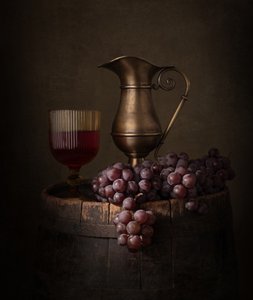 Rustykalna martwa natura z winem autorstwa Margareth Perfoncio