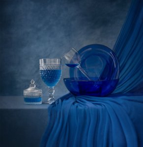Niebieska martwa natura autorstwa Margareth Perfoncio