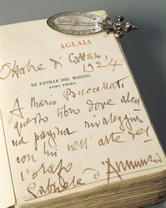 Srebrna zakładka do książki z ozdobnym uchwytem, ręcznie grawerowana z naturalnymi motywami i autografem Gabriele D