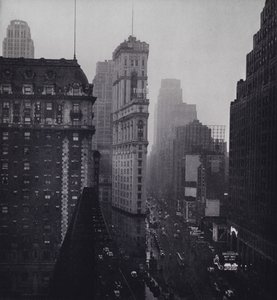 Manhattan: Deszcz nad Times Square (zdjęcie czarno-białe)