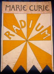„Marie Curie, Rad”, transparent, 1908 autorstwa Mary Lowndes