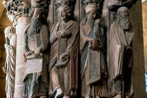 Fragment Portyku Chwały (portco de la gloria): Grupa proroków (od prawej do lewej Mojżesz, Izajasz, Daniel i Jeremiasz). Wykonane przez Mistrza Mateo (1188) Wnętrze Katedry Santiago de Compostela (Santiago de Compostela) (Santiago de Compostela) i