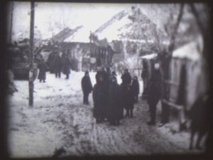 Barbarossa, 2002 (Projektor wideo i symulowany rzutnik slajdów) autorstwa Mat Collishaw