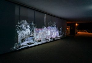 Echolokacja, 2021 (3-kanałowa projekcja wideo na siatce polipropylenowej)