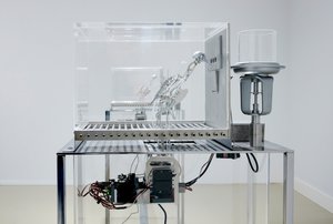The Machine Zone, 2019 (stal, aluminium, serwomotory) autorstwa Mat Collishaw