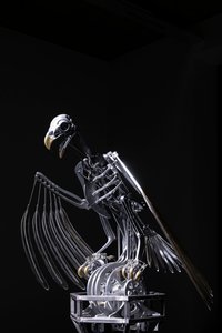 The Nerve Rack, 2019 (acetal, akryl, aluminium, mosiądz, obwody elektryczne, farba, PVC, żywica, serwomotory, stal) autorstwa Mat Collishaw