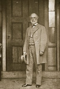 Generał Robert E. Lee stoi przed swoim domem w Richmond, kwiecień 1865 r. autorstwa Mathew B. Brady
