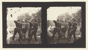Bez tytułu [amerykańscy żołnierze pozujący z bronią], 1850-1900. autorstwa Mathew Brady
