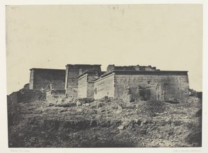 Wielka Świątynia Izydy w Filoe, widok ogólny z północy; Nubia, płyta 80 z albumu "Egypte, Nubie, Palestine et Syrie" (1852) autorstwa Maxime Du Camp