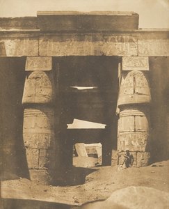 Wnętrze świątyni Chons w Karnacu, Teby, 1849-50. autorstwa Maxime Du Camp