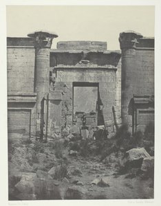 Medinet-Habou, Propyleje Thutmoseum, Teby, 184951, wydrukowany 1852. autorstwa Maxime Du Camp