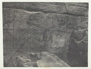 Pałac Karnak, Zewnętrzne rzeźby sanktuarium granitowego, Teby, 184951, druk 1852. autorstwa Maxime Du Camp