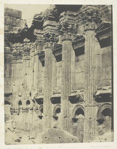 Świątynia Jowisza w Baalbeck (Heliopolis, Wewnętrzne Naos; Syria) autorstwa Maxime Du Camp