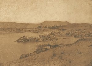 Widok pierwszej katarakty, zrobiony z zachodu, między Asuan i Philae, 1849-50. autorstwa Maxime Du Camp