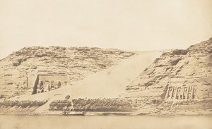 Ogólny widok Speos of Phré i Athor w Abousemblil, wzięty z wyspy, 29 marca 1850. autorstwa Maxime Du Camp