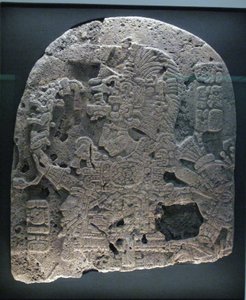 Fragment panelu z linijką, obszar Peten, okres późnego klasyku, 600-900 ne autorstwa Mayan