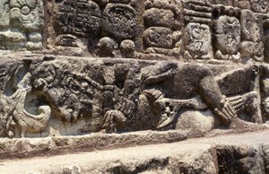 Więzień na stopniach schodów hieroglificznych, Copan, Późny Okres Klasyczny (600-900) ok. 760 n.e.