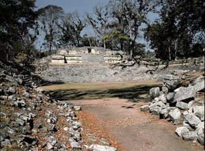 Wschodnia Świątynia Akropolu 22, IV-X wiek autorstwa Mayan Mayan