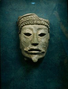 Maska Pogrzebowa, Comalcalco, Tabasco, Meksyk (stiuk) autorstwa Mayan Mayan