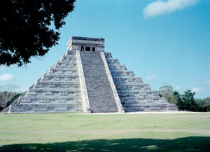 Cywilizacja przedkolumbijska: widok miejsca Chichen Itza w regionie Jukatan. Cywilizacja Majów, okres klasyczny i renesans Majów, 750-1200 AD. Meksyk autorstwa Mayan Mayan