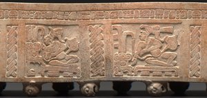 Cylinder na trójnogu, rzeźbiony: Pan na tronie z glificznym tekstem, 650-900 n.e. (ceramika) autorstwa Mayan Mayan