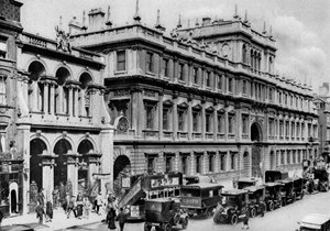 Wejście do Burlington Arcade i dom Akademii Królewskiej, Piccadilly, 1926-1927. autorstwa McLeish