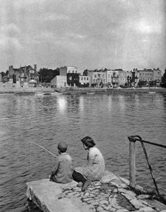Strand-on-the-Green, Chiswick, Londyn, 1926-1927 autorstwa McLeish