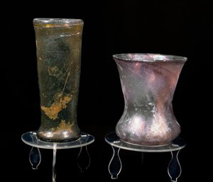 Cywilizacja barbarzyńska: szklane kubki z okresu Merowingów. VI-VII wiek. Strasburg, Muzeum Archeologiczne Palais Rohan